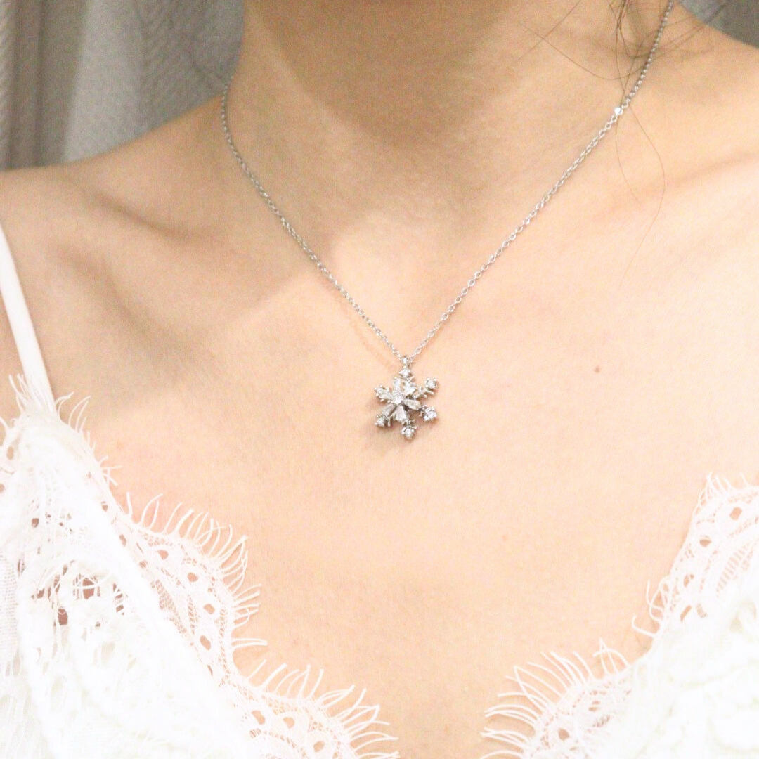 Spin-able Diamond Snowflake Necklace