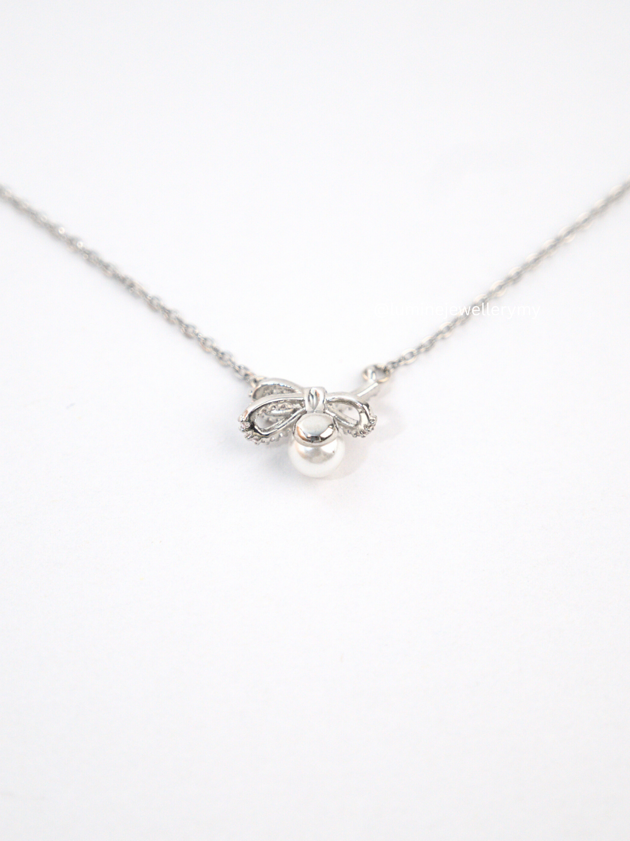 Delicate Pearl Bow Necklace