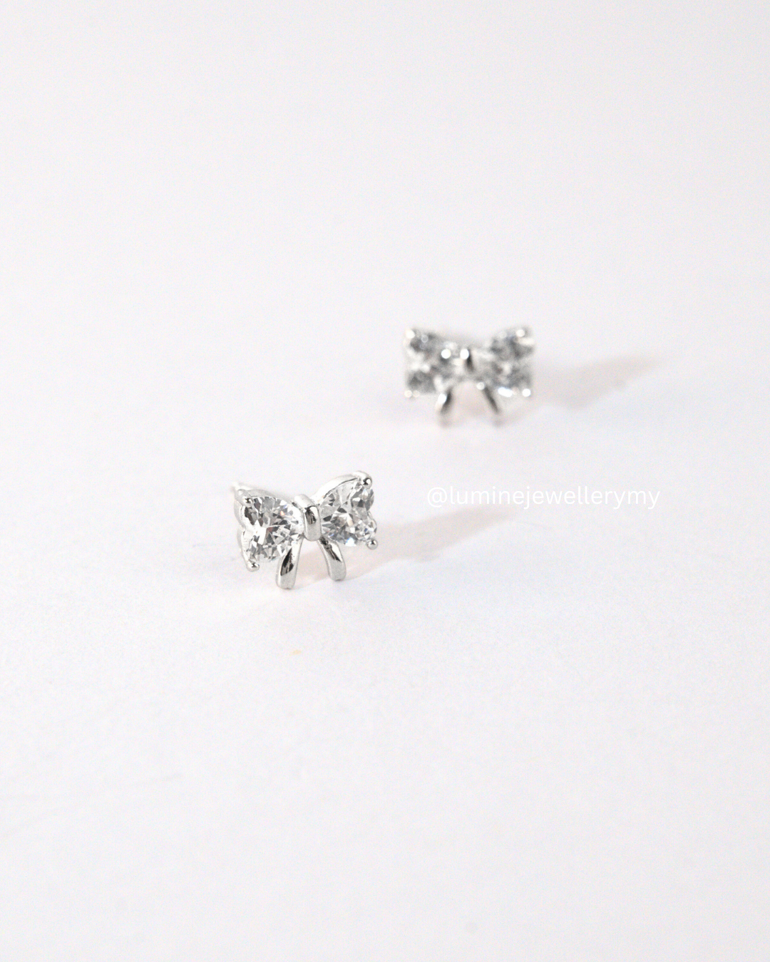 Zircon Bowknot Stud