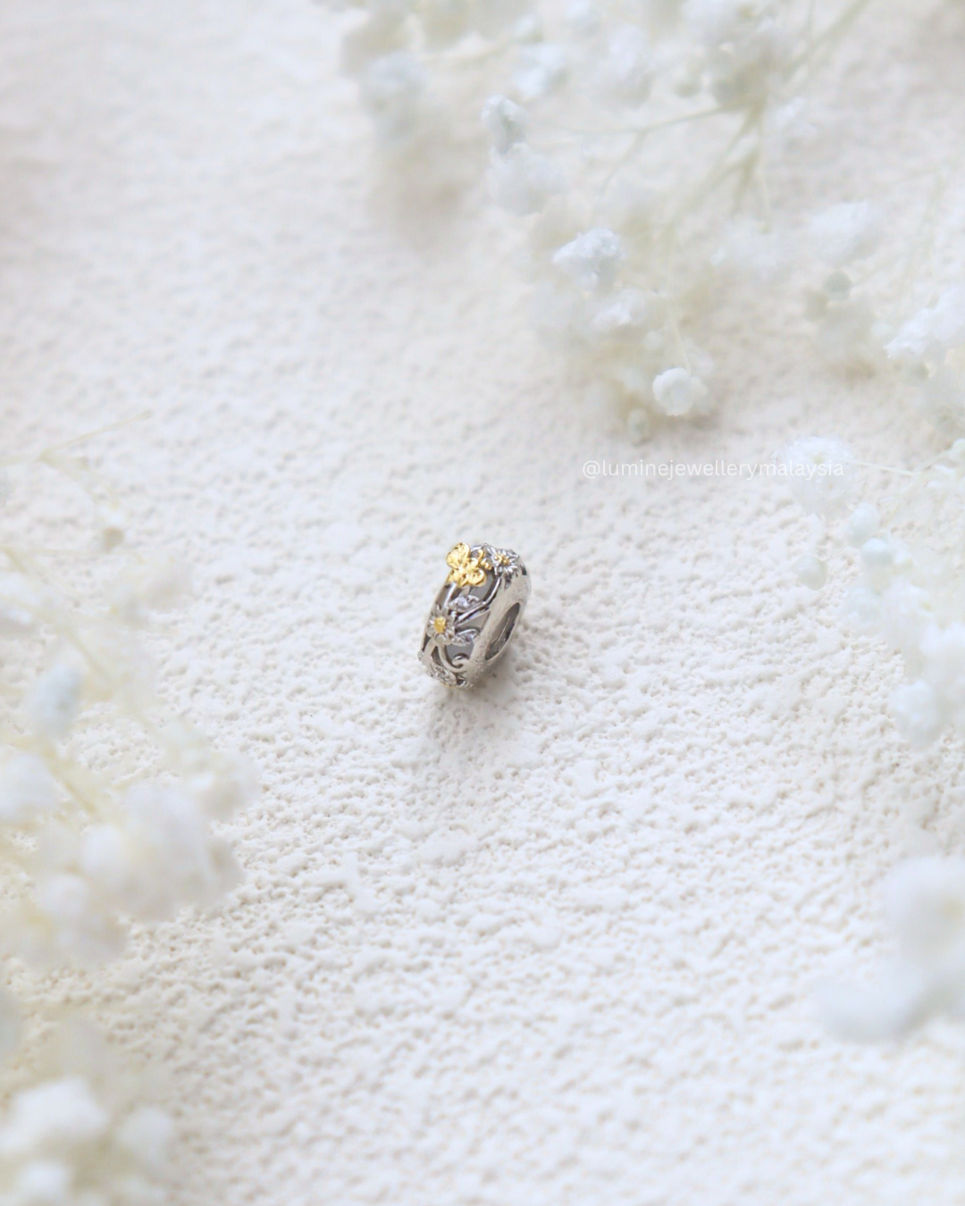 Simplicity Arts Series Charm