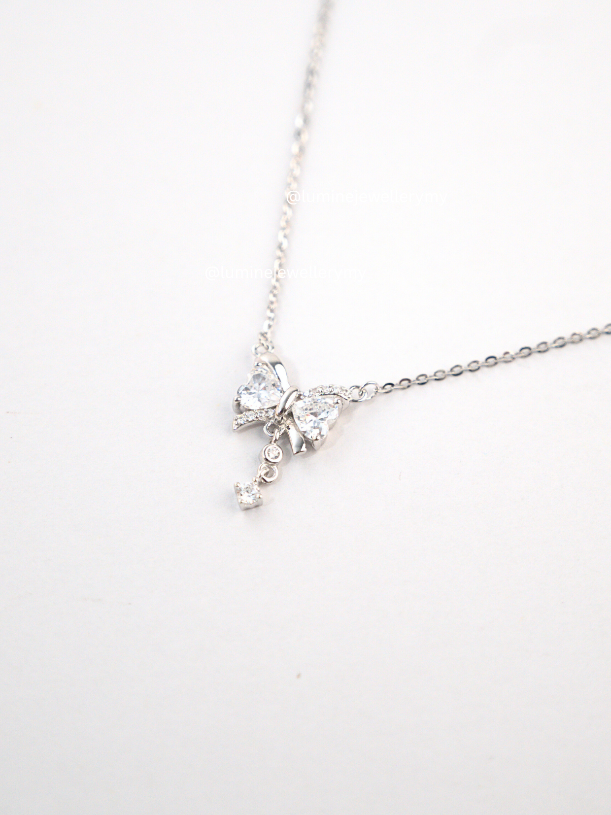 Elegant Ribbon Necklace