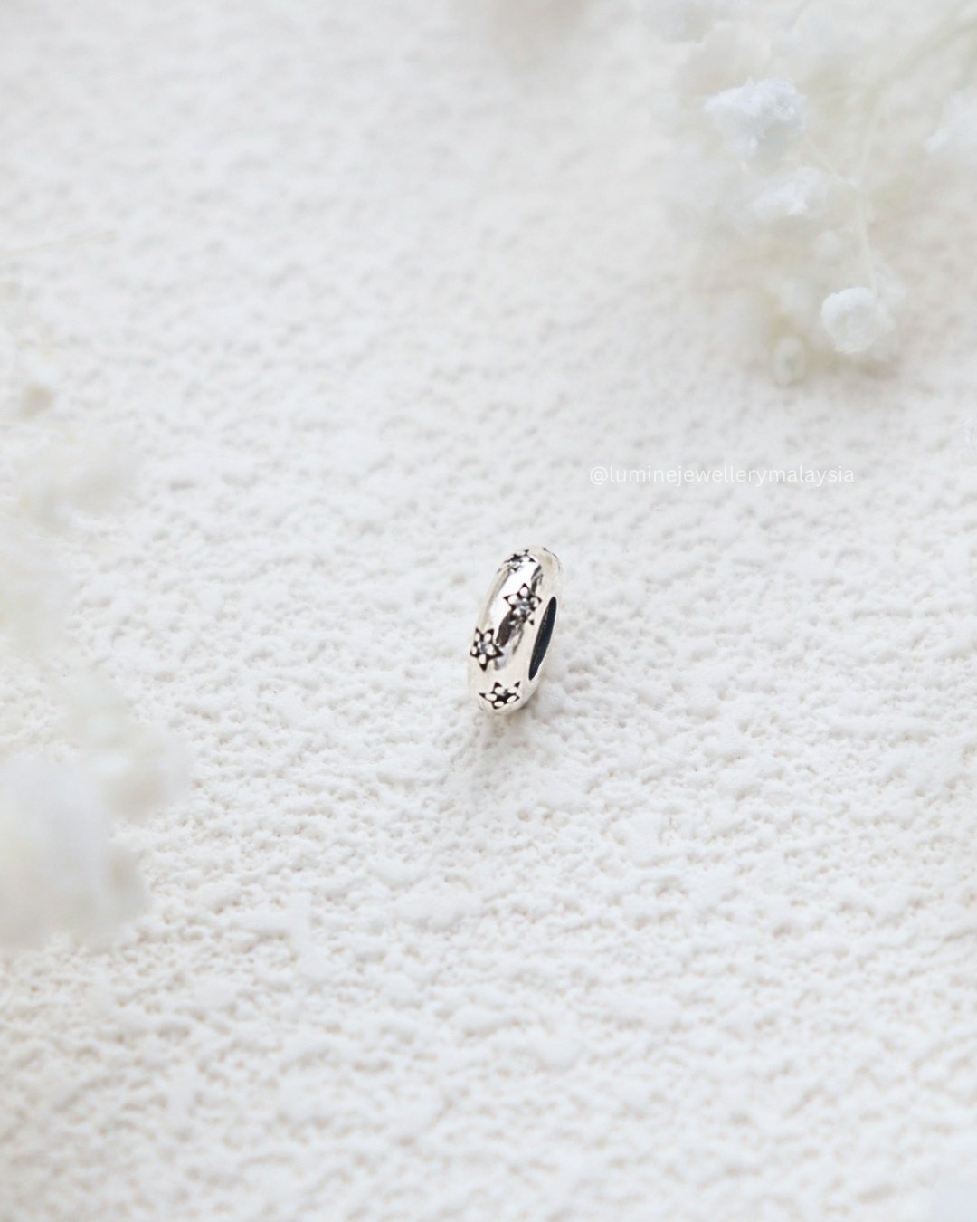 Simplicity Arts Series Charm