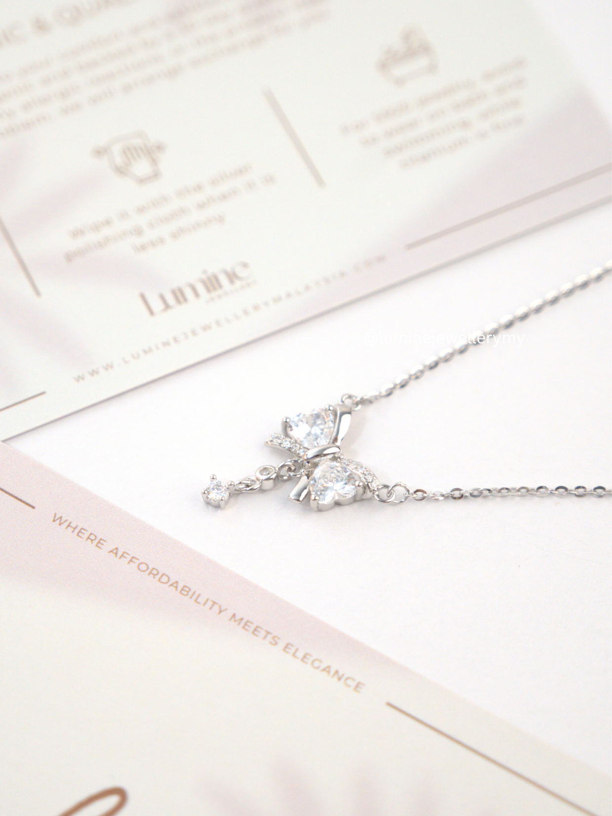 Elegant Ribbon Necklace