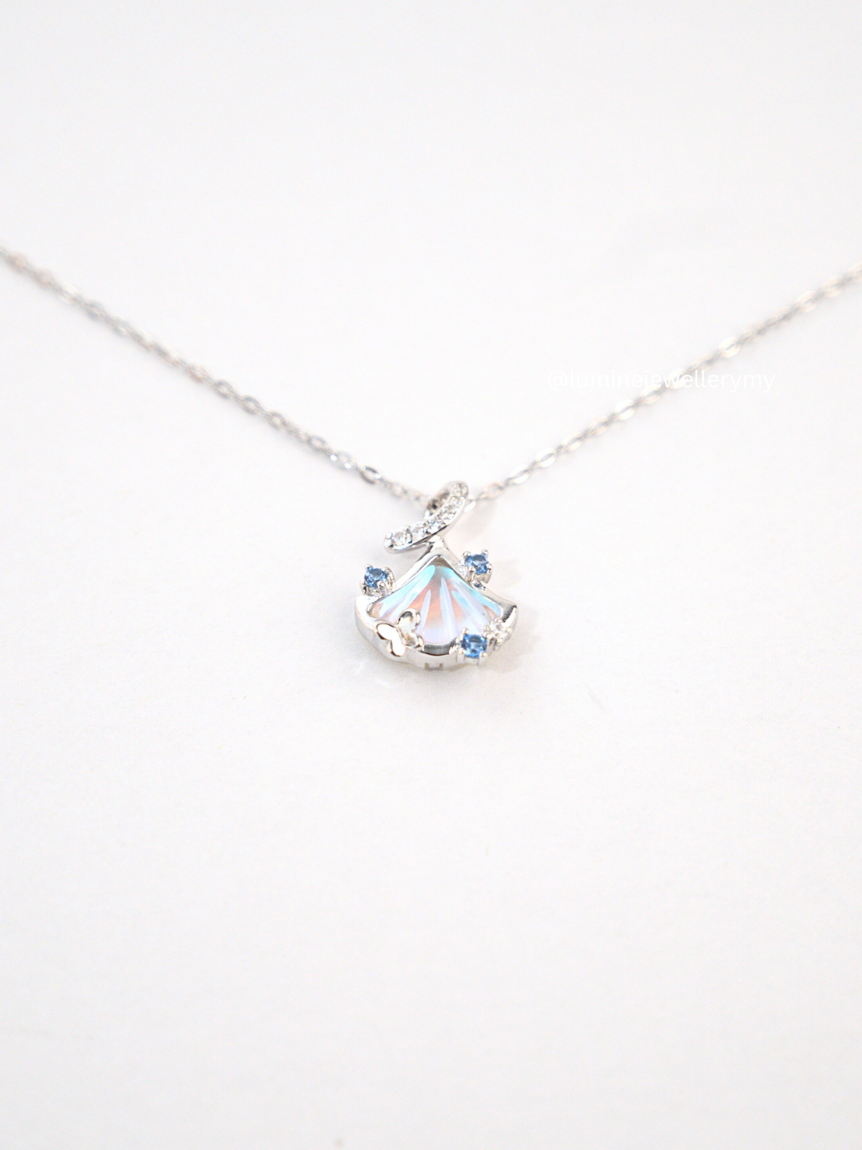 Dreamy Ginkgo Necklace