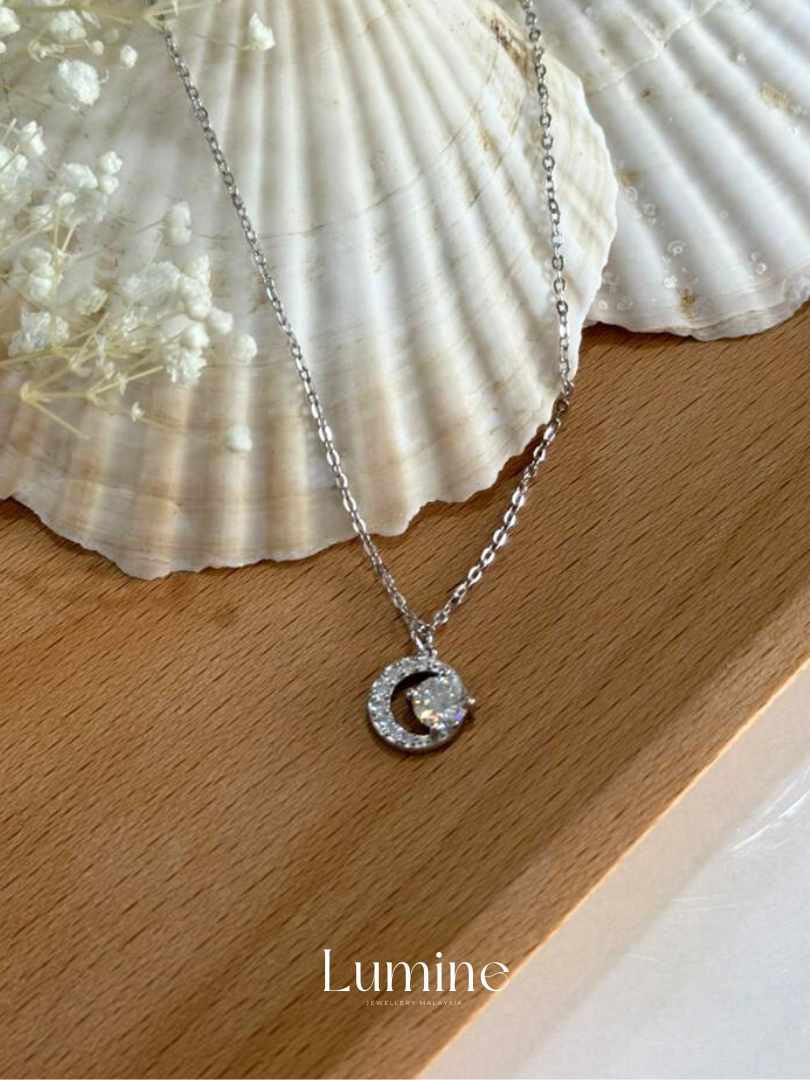 Starry Crescent Necklace (GRA Certified Moissanite | 999 Silver)