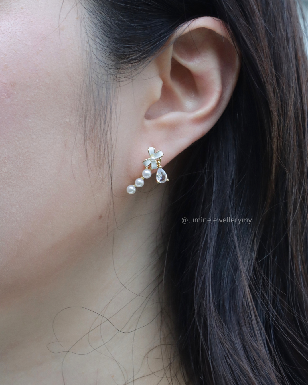 Elegant Ribbon Earrings