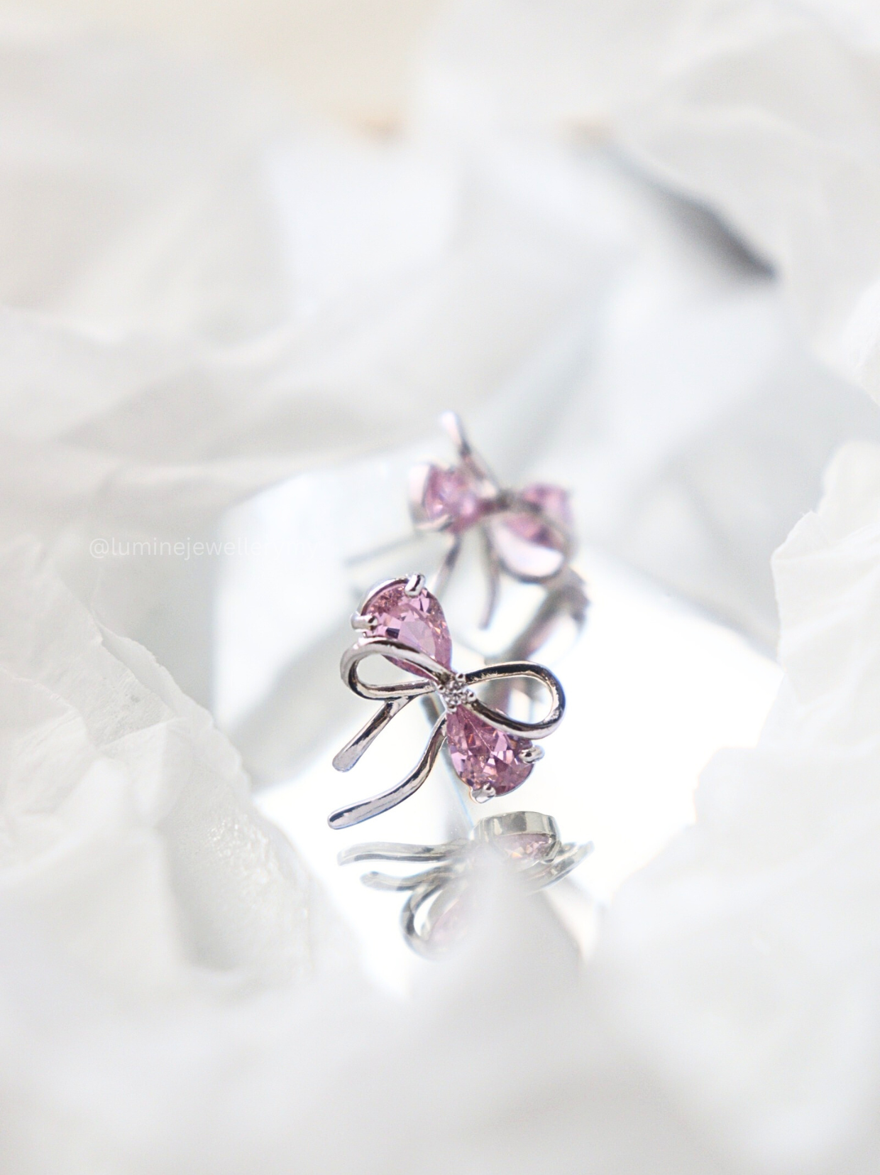 Glimmering Pink Bowknot Earrings