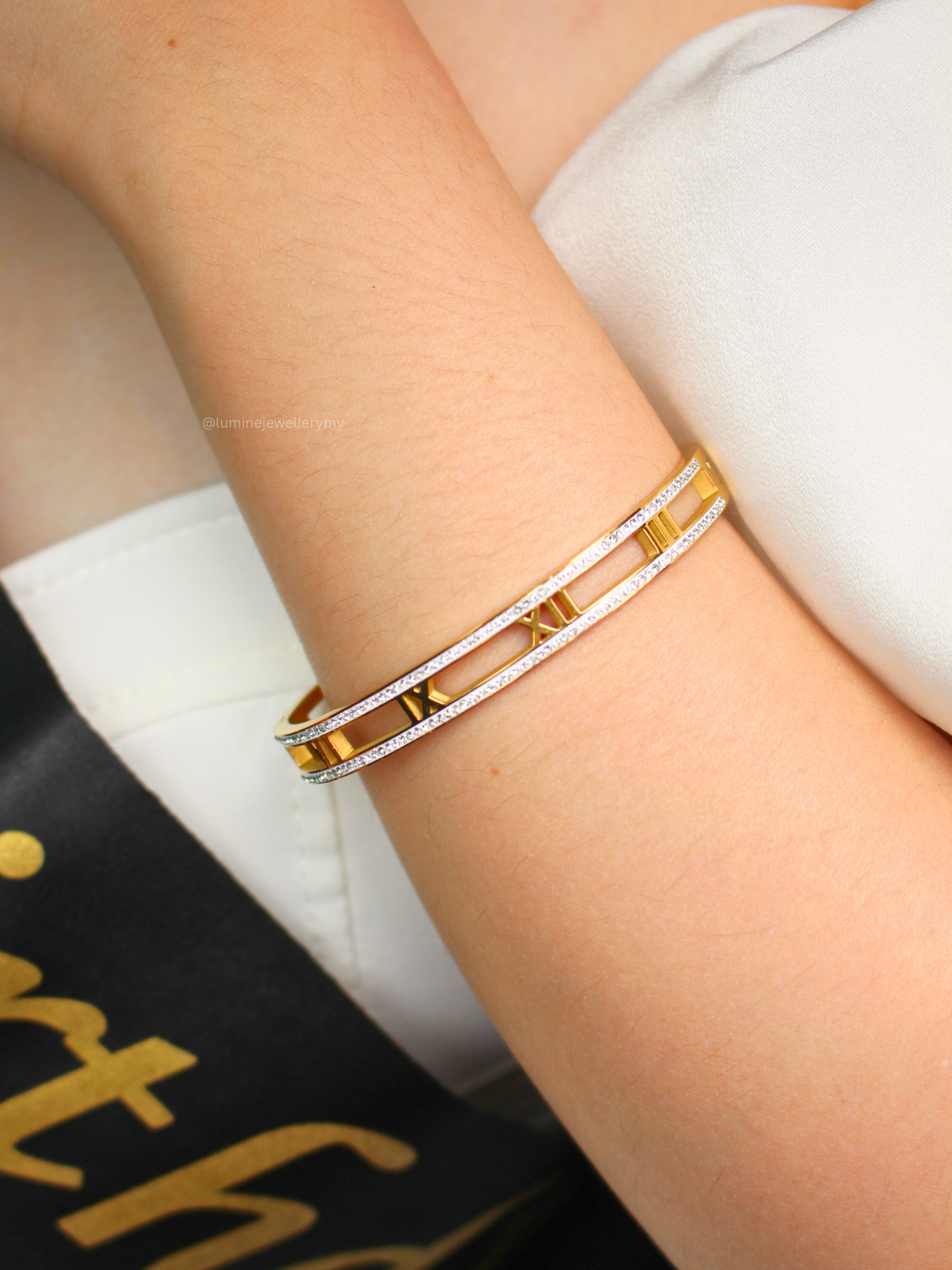 Hollow Rome Alphabet Zirconia Bracelet