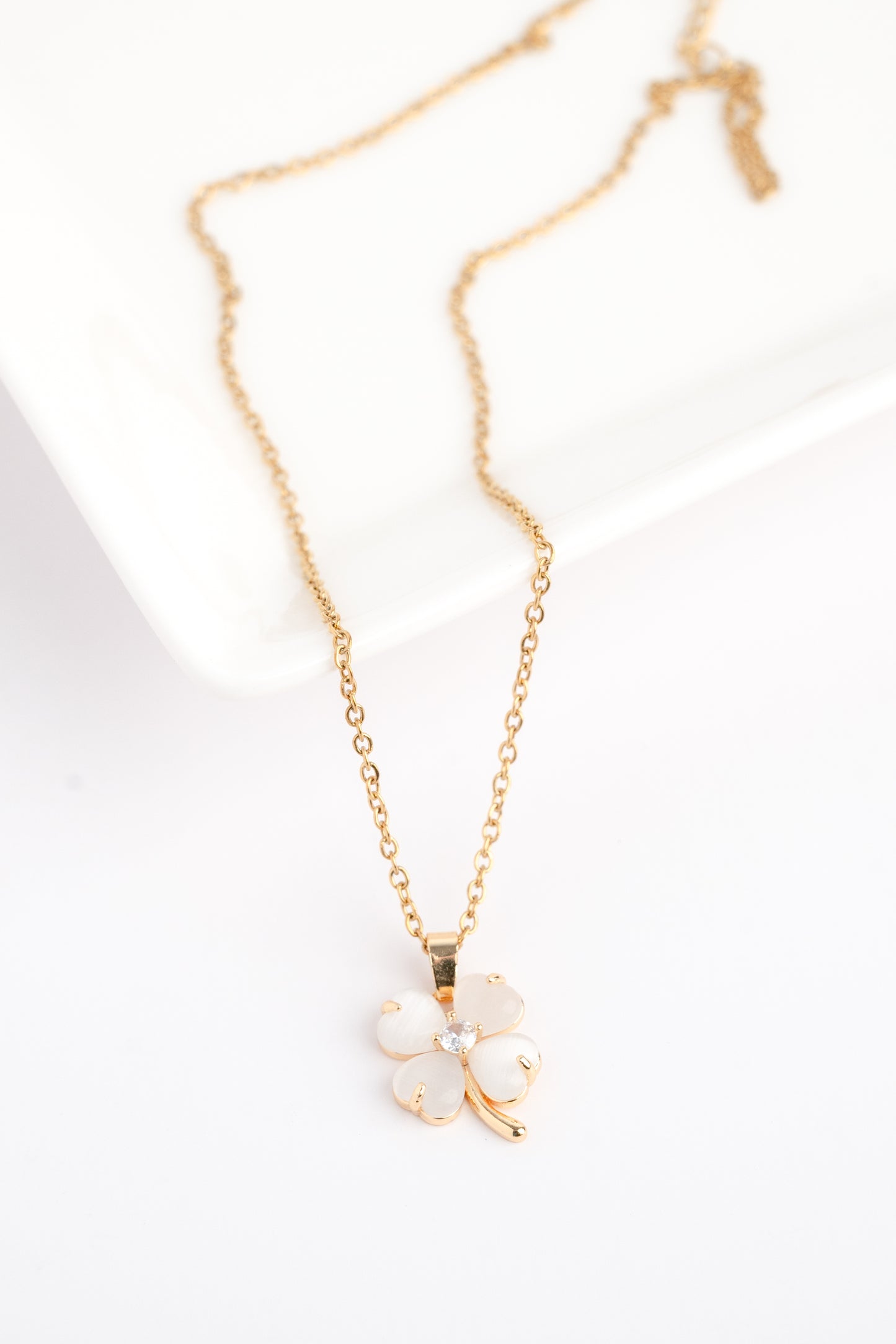 Cat's Eye Clover Necklace