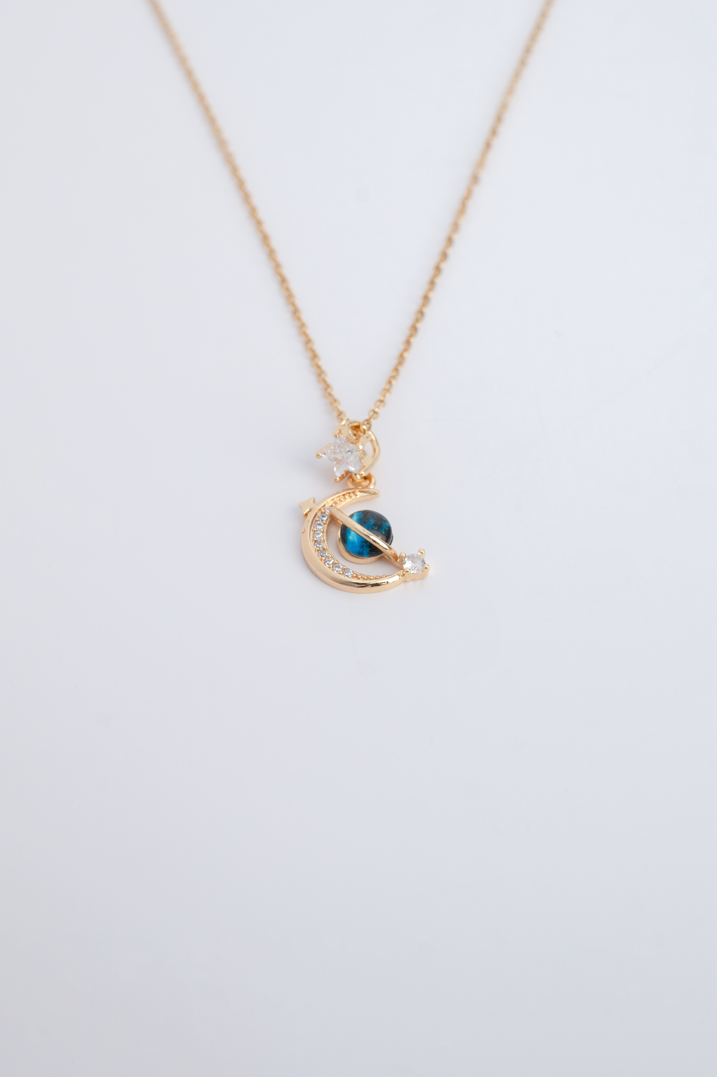 Gold Shell Dreamy Planet Necklace