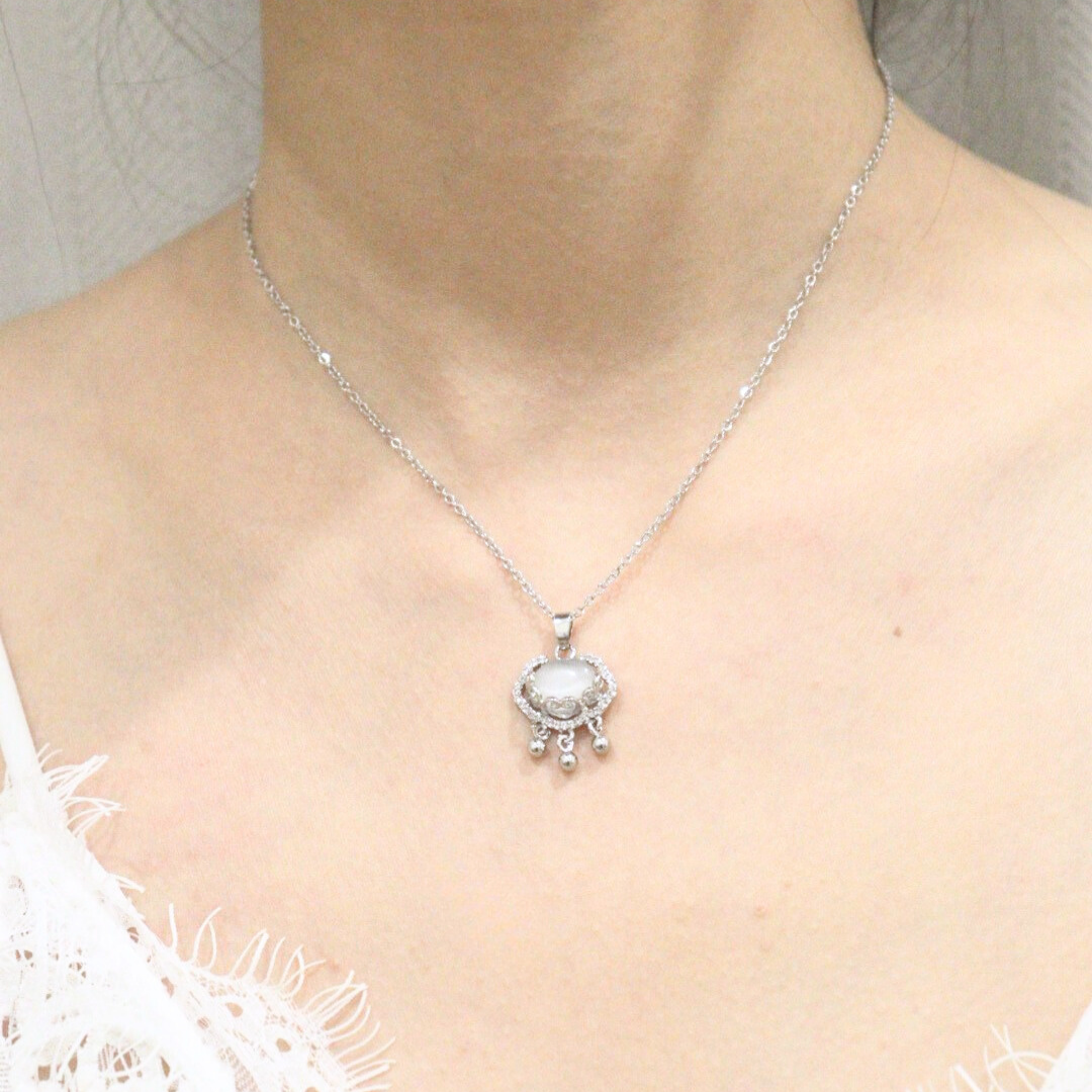 Single Peace Lock Pendant (不能洗澡戴)