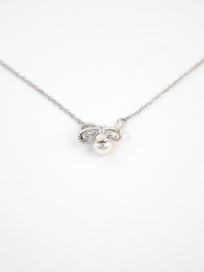 Delicate Pearl Bow Necklace