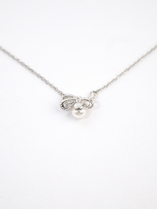 Delicate Pearl Bow Necklace