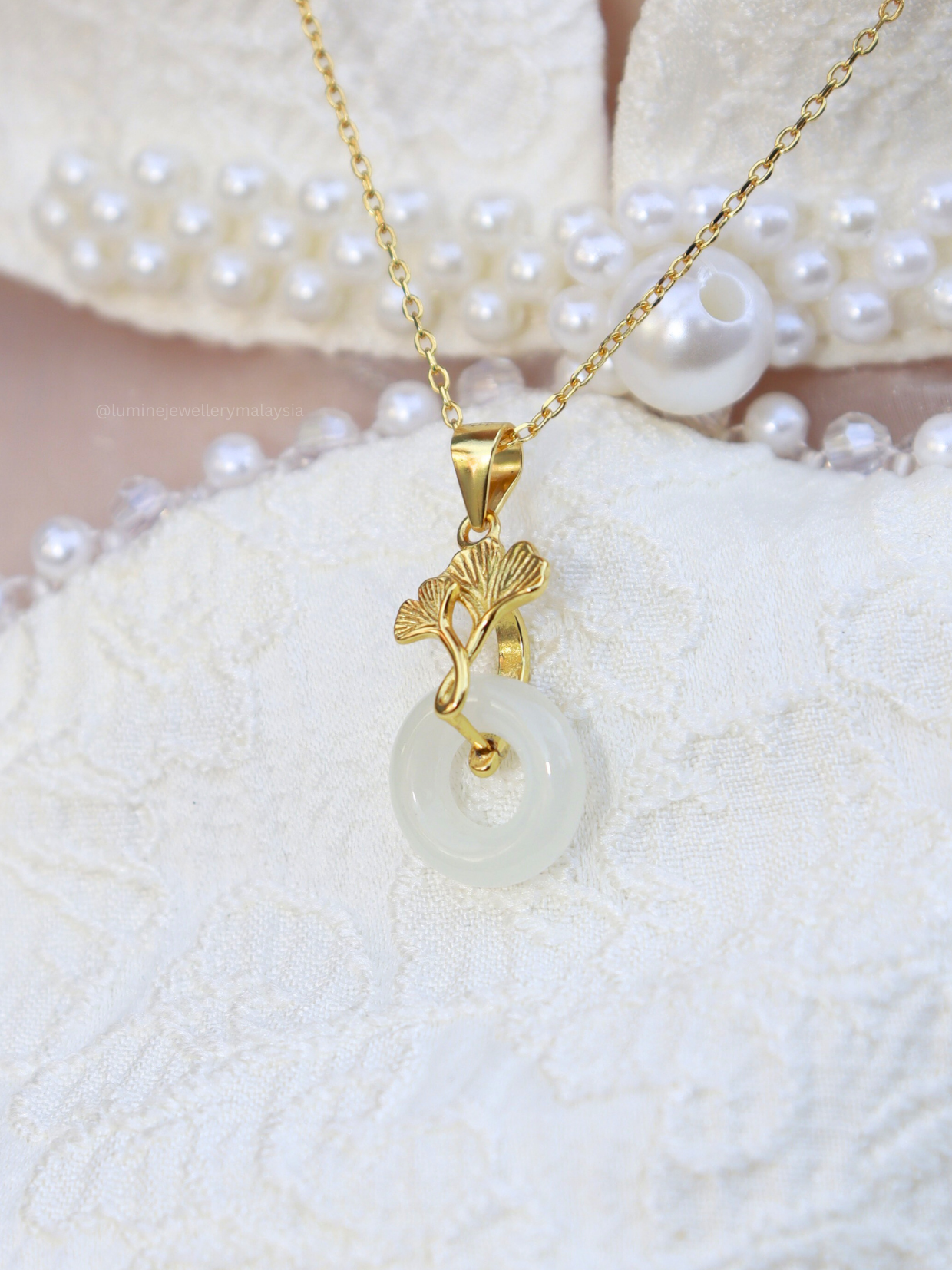 White Chalcedony Ginkgo Necklace 白玉髓三生有杏
