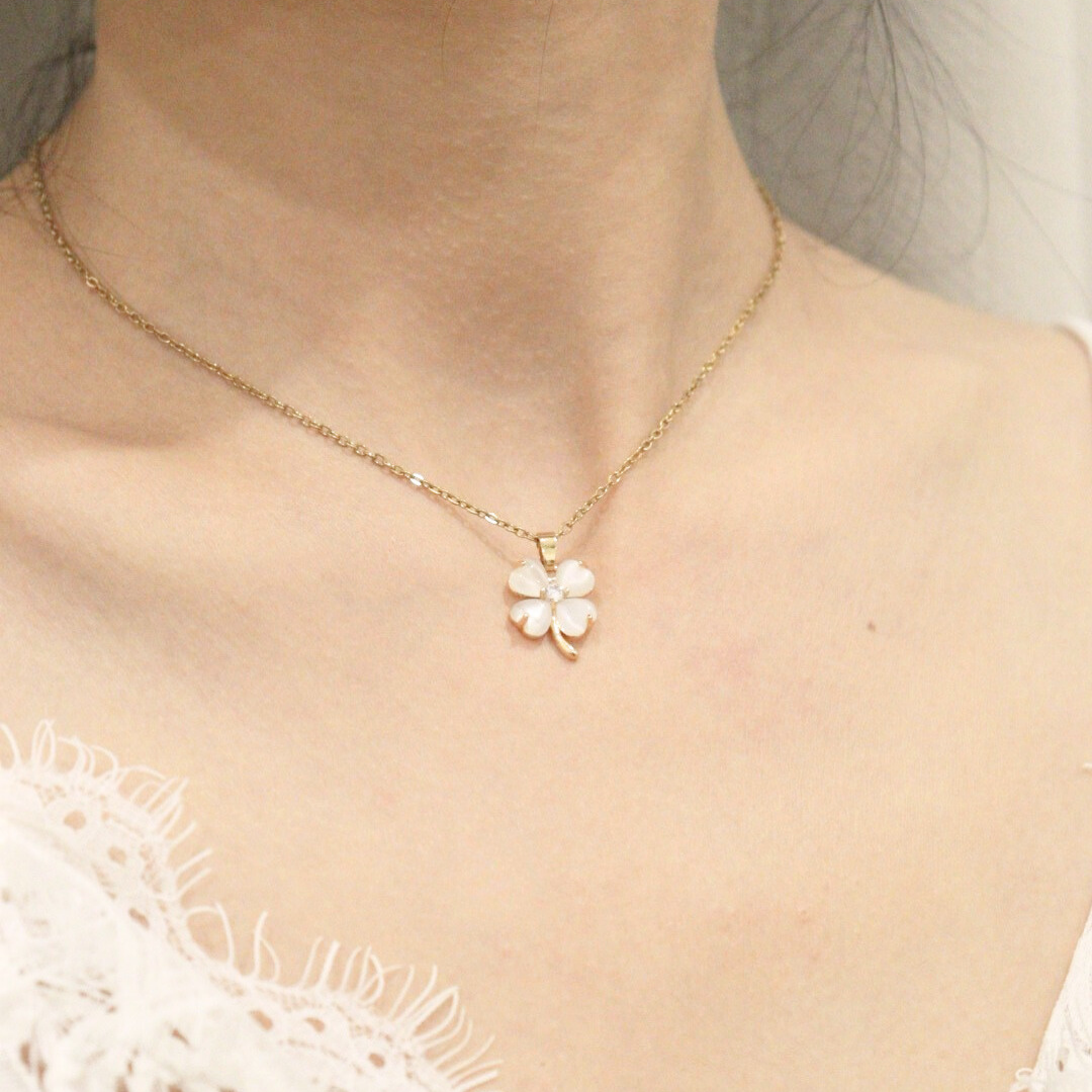 Cat's Eye Clover Necklace