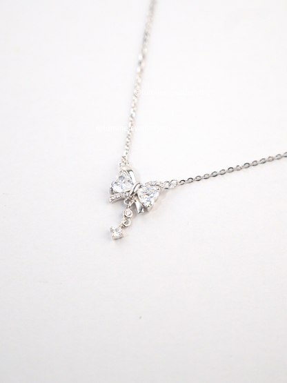 Elegant Ribbon Necklace