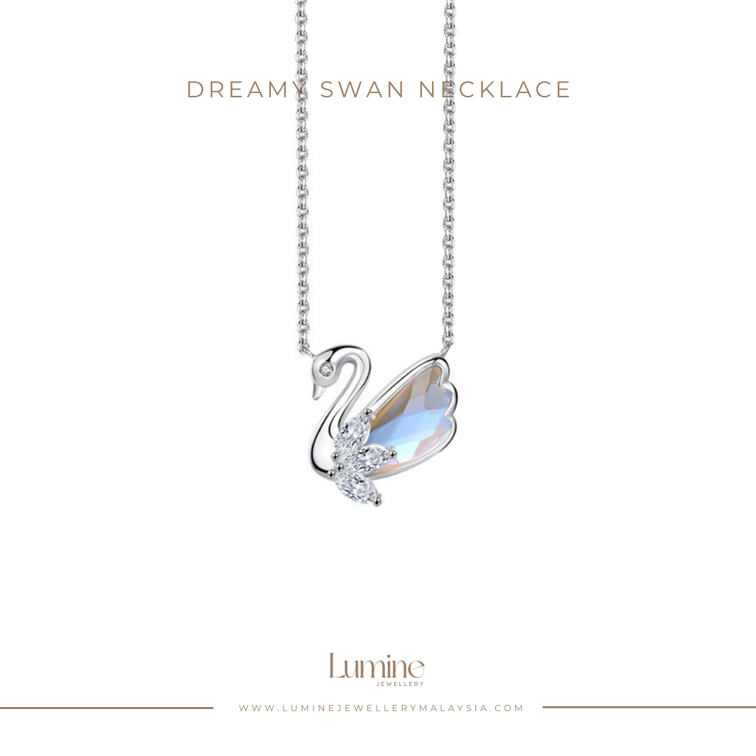 Dreamy Swan Necklace