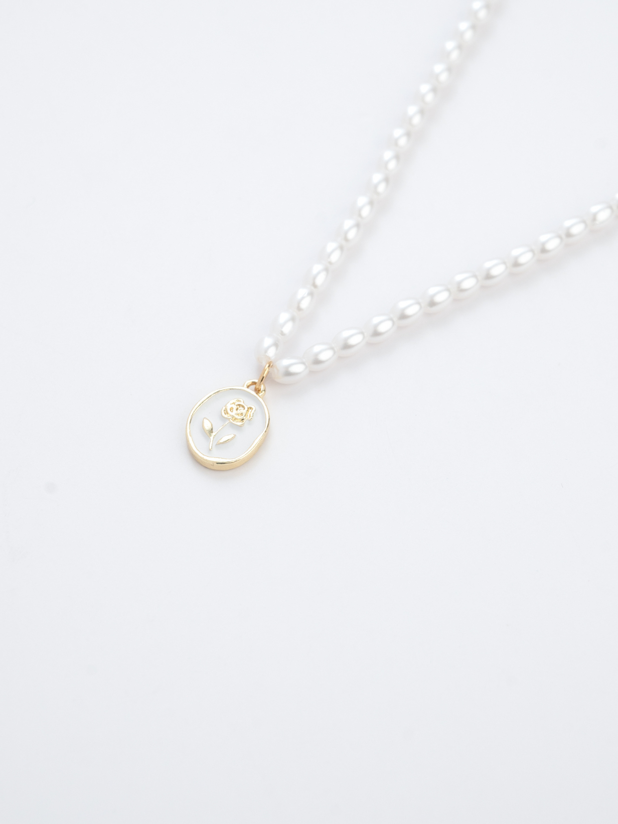 Gentle Rose Pearl Necklace