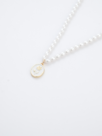 Gentle Rose Pearl Necklace