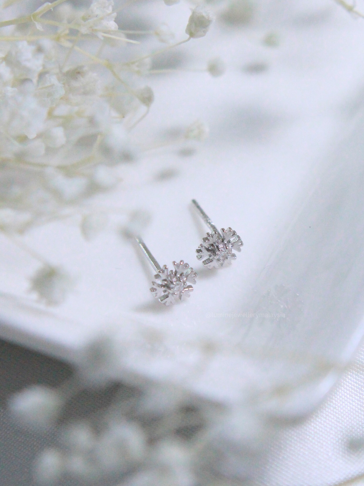Mini Snowflake Earring