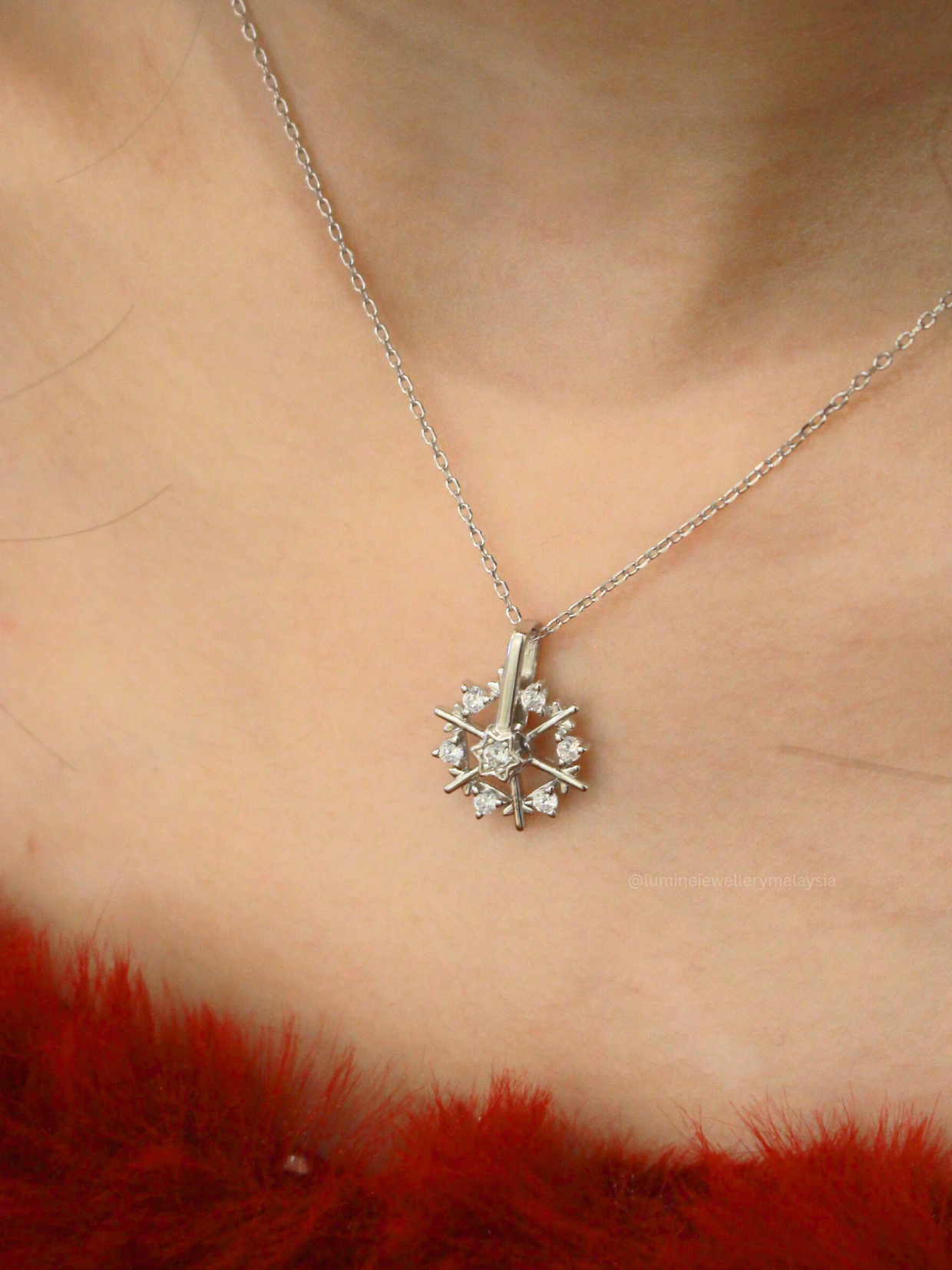 Spinnable Zirconia Snowflake Necklace