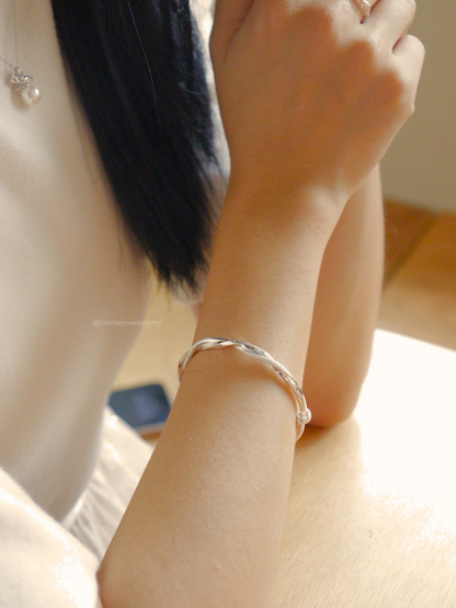 Mobius Bond Bracelet