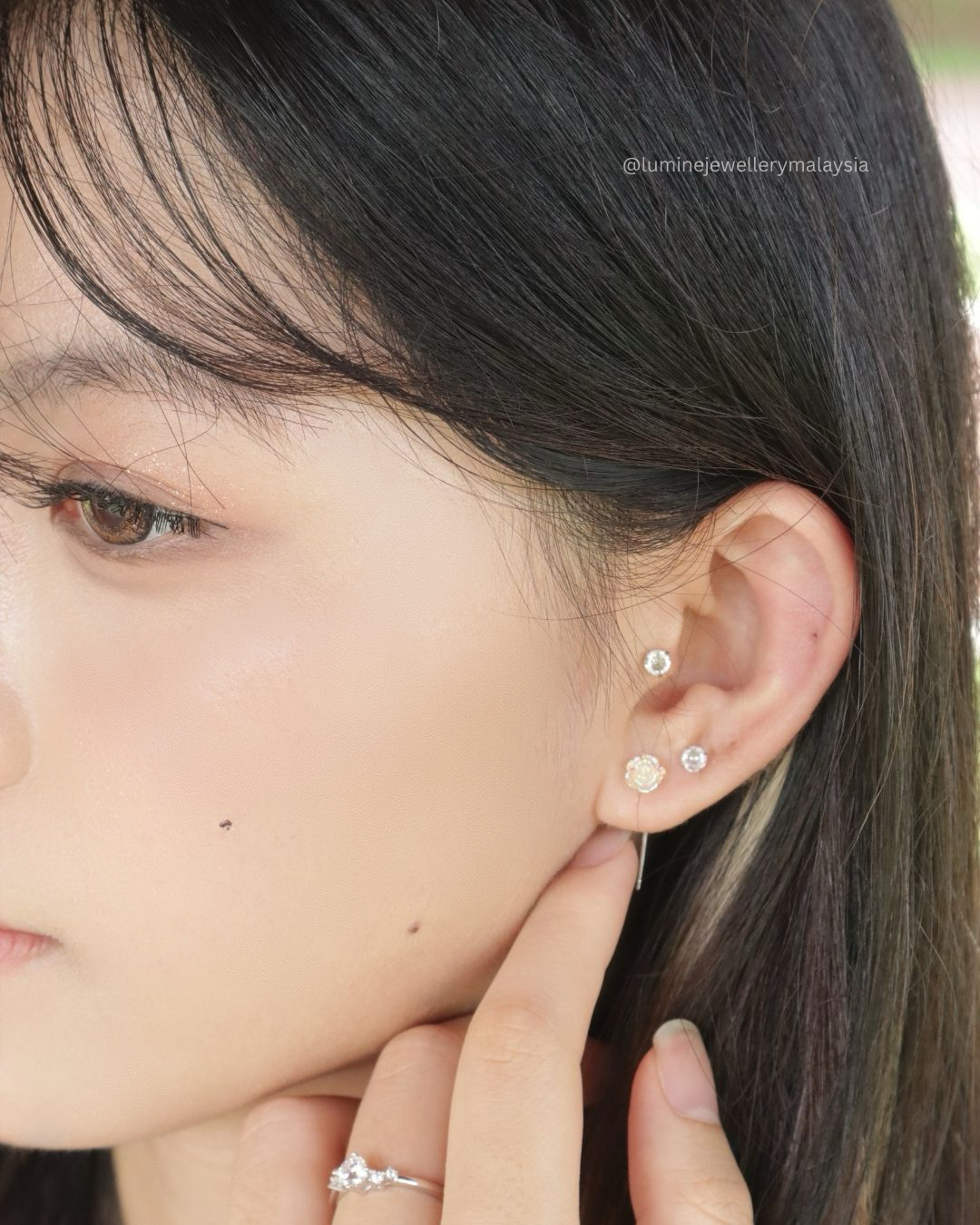 White Roses Ear Threader