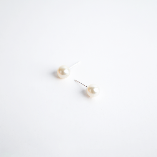 Tiny Pearls Earrings