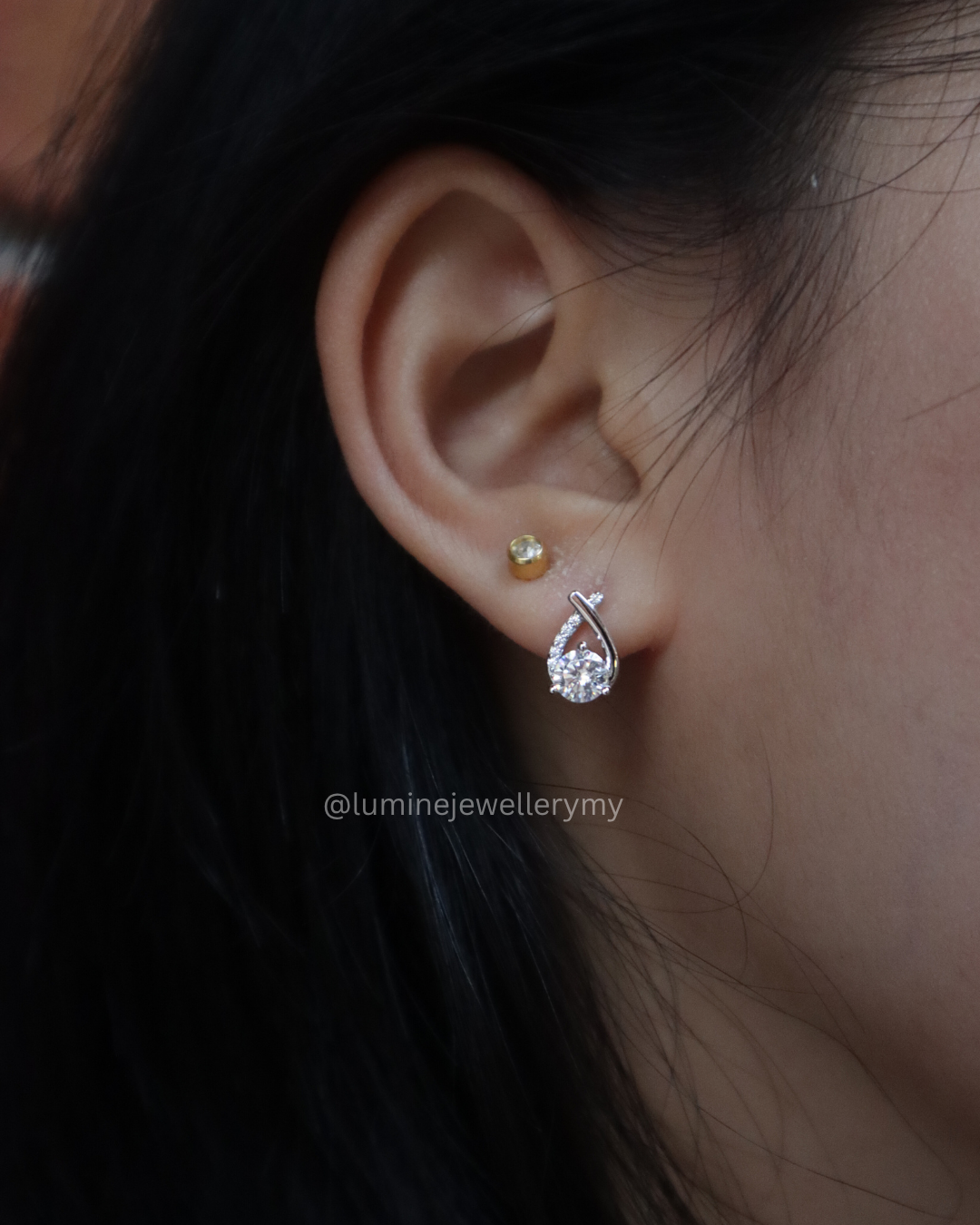 Teardrop Zircon Stud