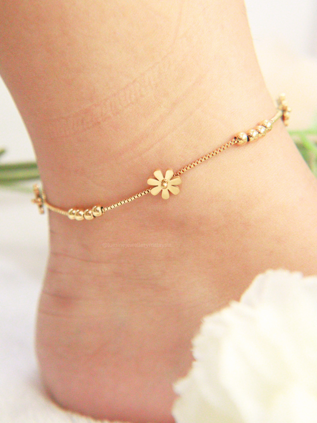 Sunlit Daisy Anklet