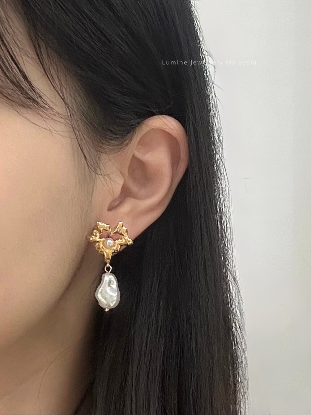 Hepburn Vintage Heart Shell Earrings