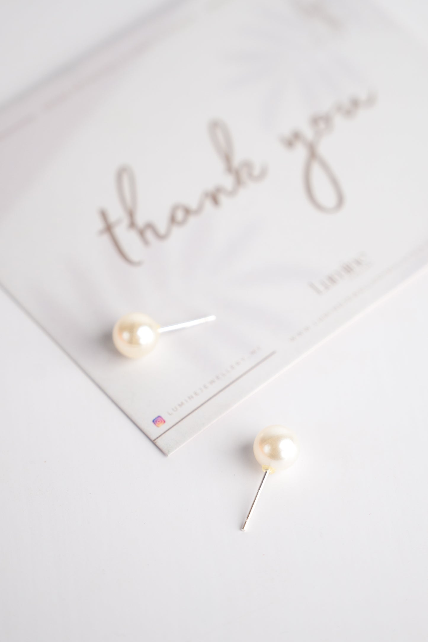 Tiny Pearls Earrings