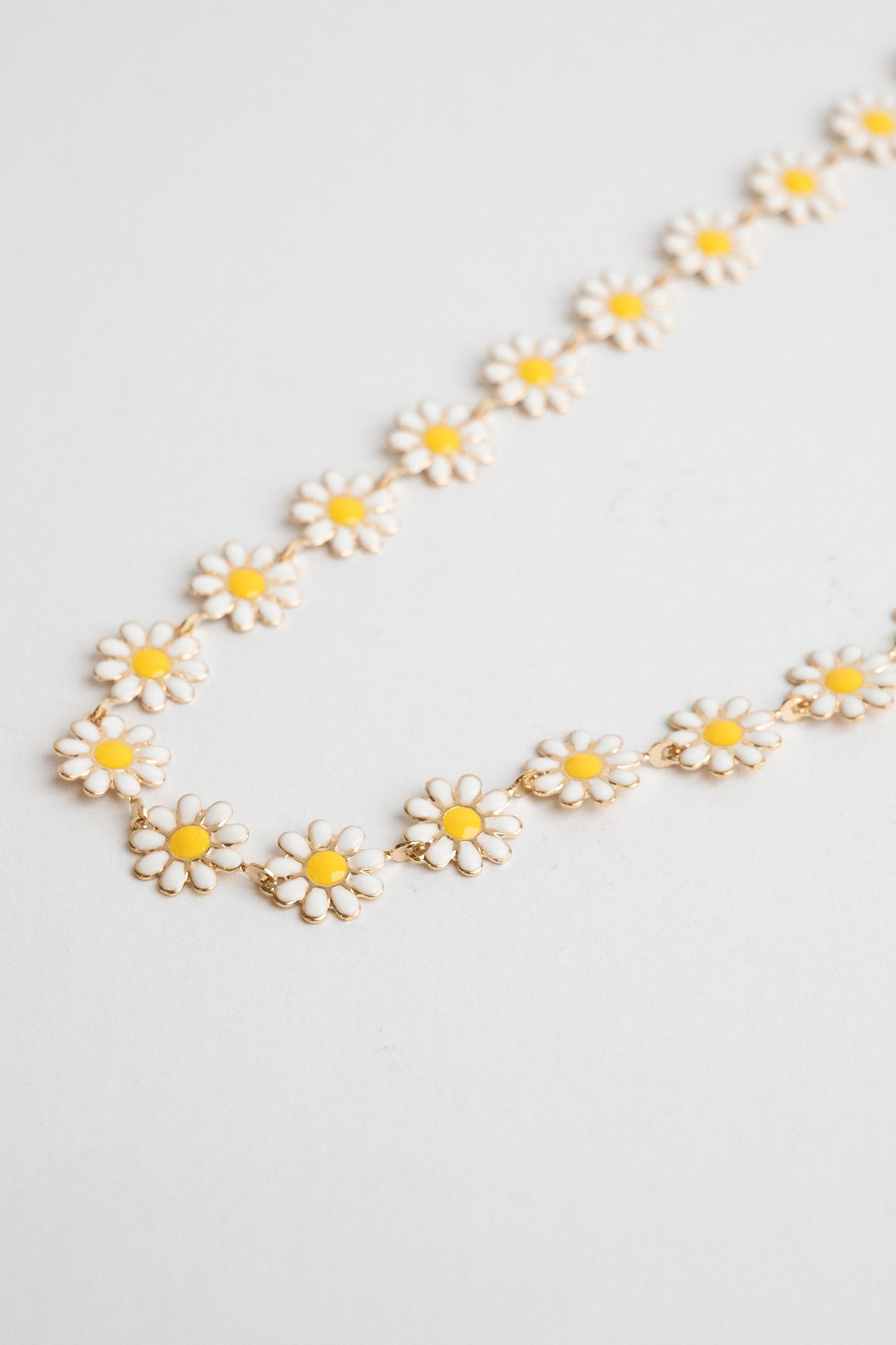 White Daisy Necklace