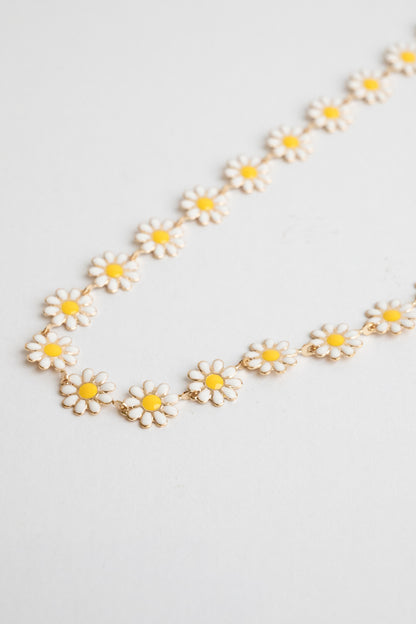 White Daisy Necklace