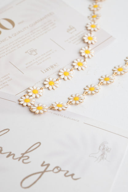 White Daisy Necklace