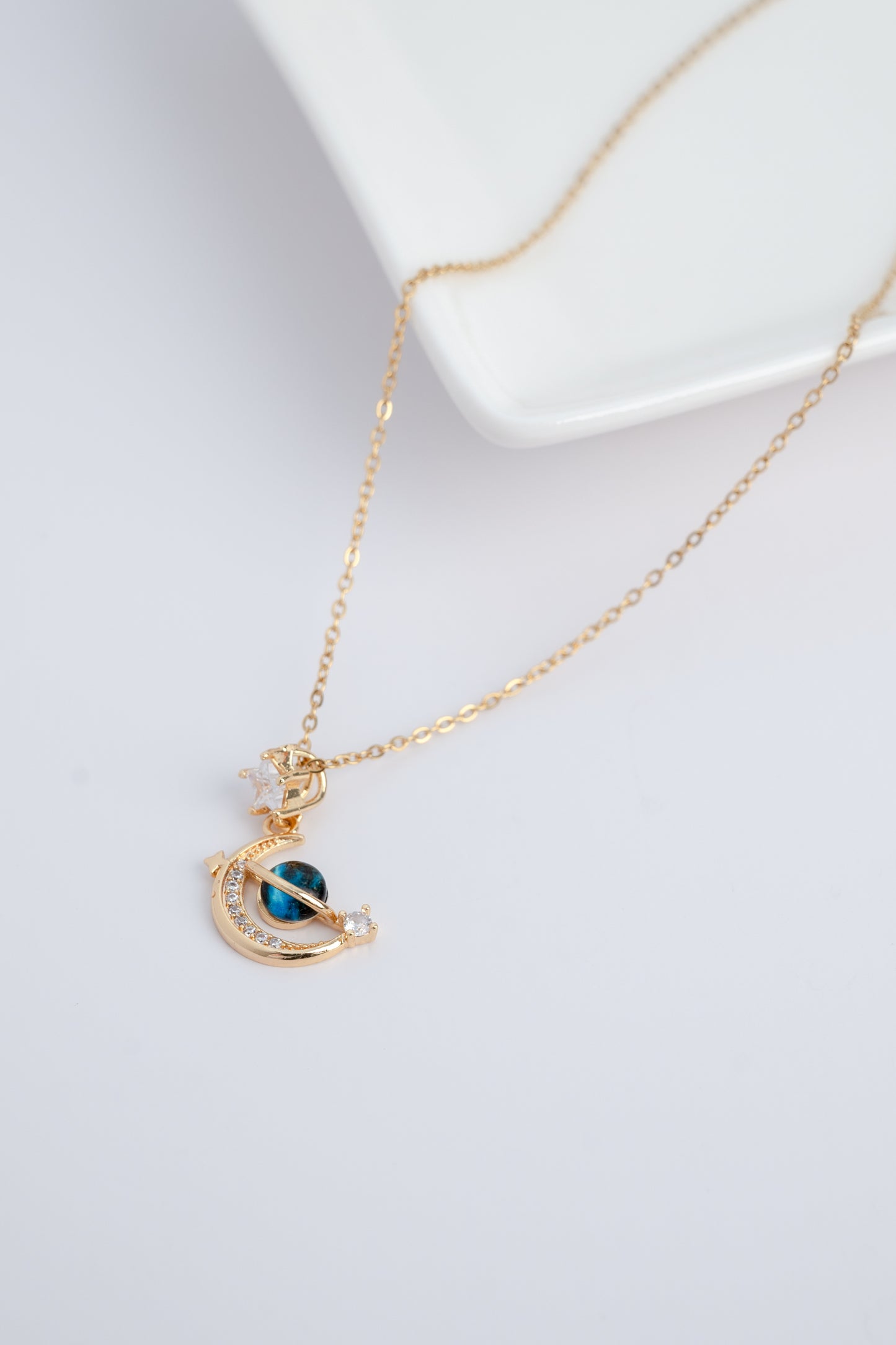 Gold Shell Dreamy Planet Necklace