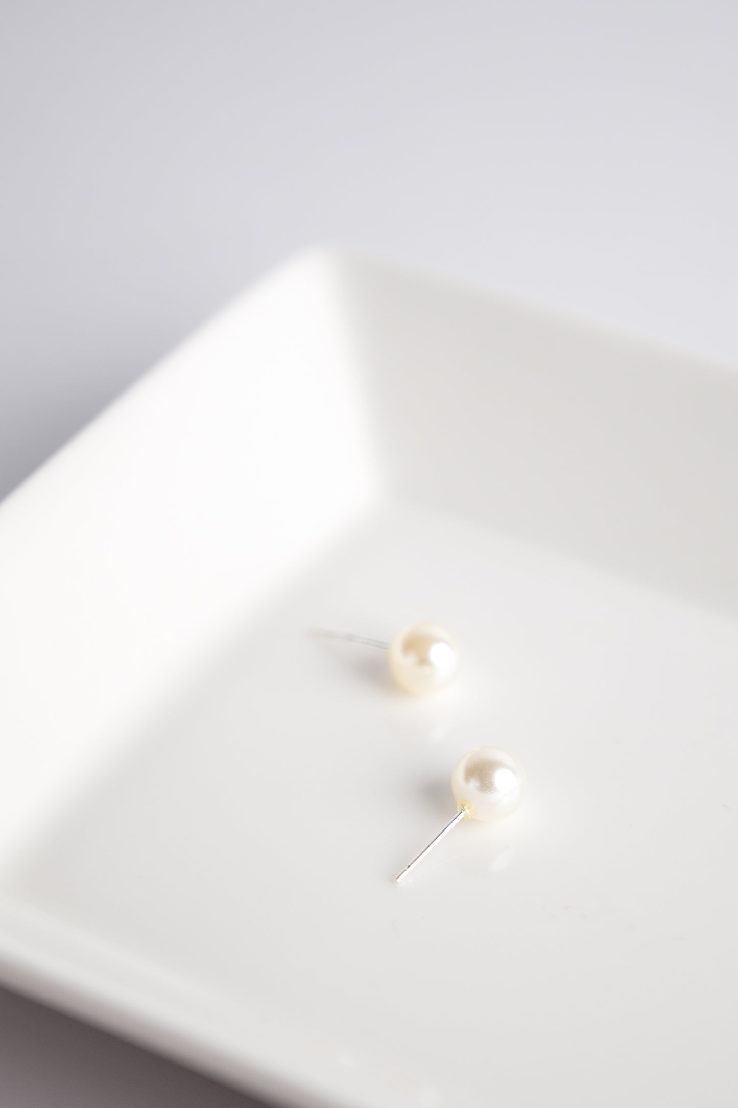 Tiny Pearls Earrings