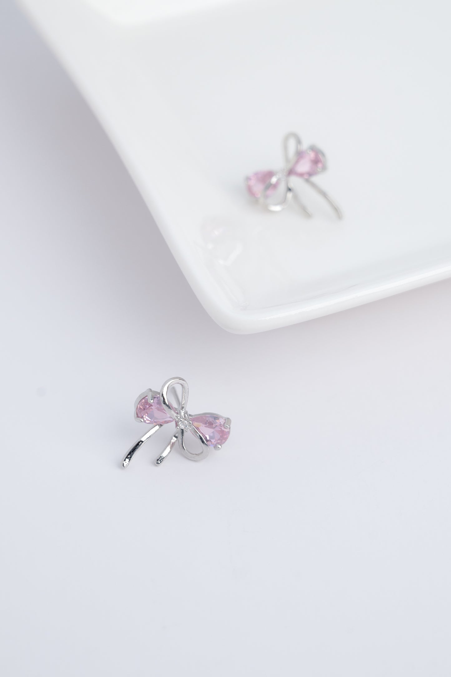 Glimmering Pink Bowknot Earrings