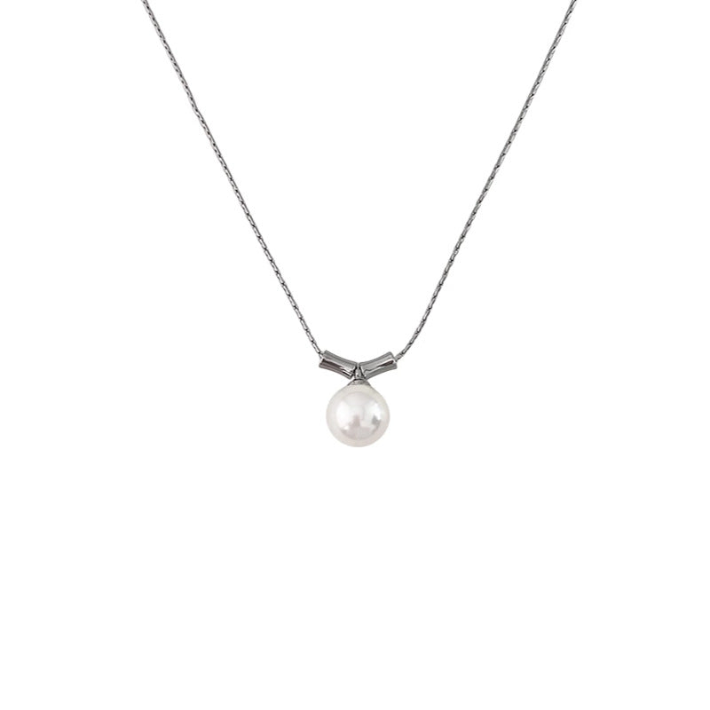 Linear Pearl Necklace