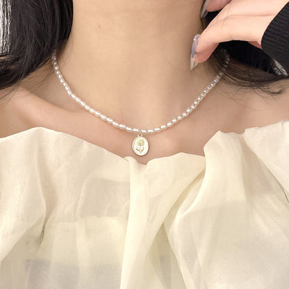 Gentle Rose Pearl Necklace