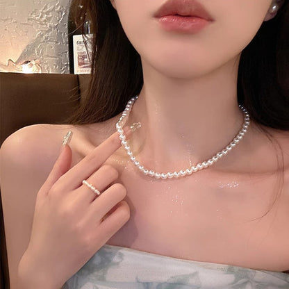 Medium Pearl Necklace